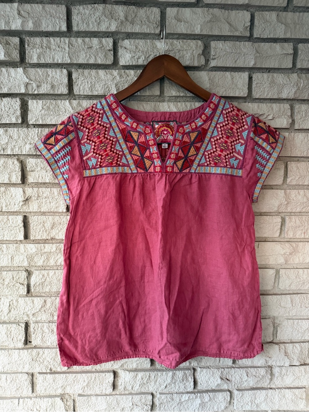 Johnny Was Ezra Mauve Pink 100% Linen
Embroidered Knotch V-Neck Blouse Size S